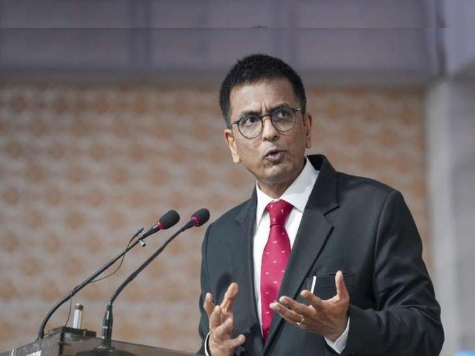 cji dy chandrachud angry and says lady is in front of you show some respect is this how you behave at home | “महिलेचा आदर ठेवा, घरीही असेच वागता का?”; CJI चंद्रचूड चांगलेच संतापले, नेमके काय घडले? cji dy chandrachud angry and says lady is in front of you show some respect is this how you behave at home | “महिलेचा आदर ठेवा, घरीही असेच वागता का?”; CJI चंद्रचूड चांगलेच संतापले, नेमके काय घडले?
