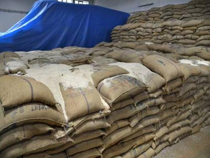 Grain black market racket found | धान्याचा काळाबाजार करणारे रॅकेट सापडले Grain black market racket found | धान्याचा काळाबाजार करणारे रॅकेट सापडले