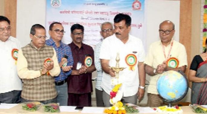 Environmental constraints need to be stopped | पर्यावरणाचा होणारा -हास थांबविणे गरजेचे Environmental constraints need to be stopped | पर्यावरणाचा होणारा -हास थांबविणे गरजेचे