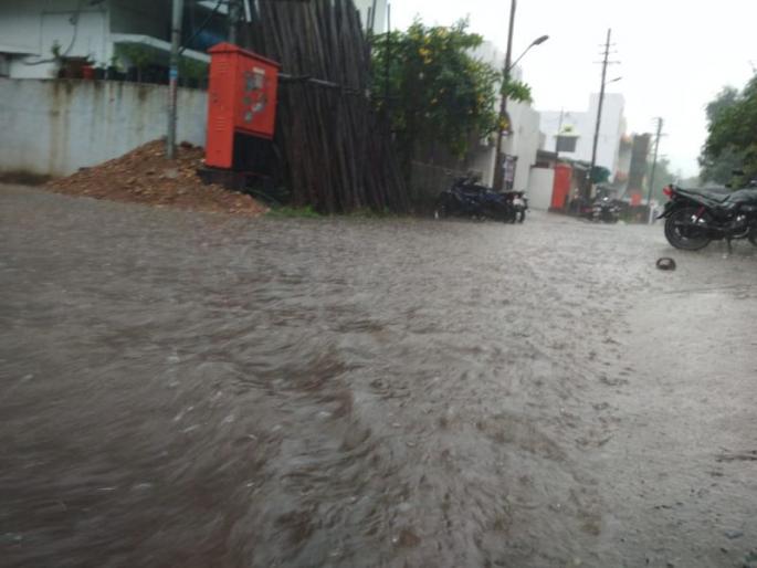 Hail, rain and thunderstorm in Nagpur; Hail in Vidarbha | नागपुरात गारा, पाऊस आणि थंडीची महाआघाडी; विदर्भात गारपीट Hail, rain and thunderstorm in Nagpur; Hail in Vidarbha | नागपुरात गारा, पाऊस आणि थंडीची महाआघाडी; विदर्भात गारपीट