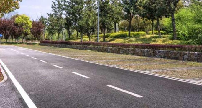 Roads in the district will be bright; Village Road Levels for 2 simple roads | जिल्ह्यातील रस्ते होणार चकाचक;  १३६ साध्या रस्त्यांना व्हिलेज रोडचा दर्जा