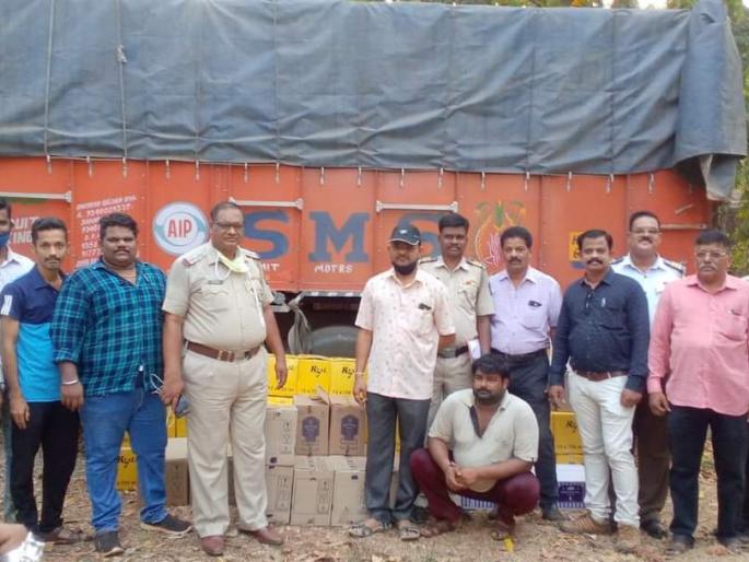 Caught a truck transporting illegal liquor; Property worth Rs 50 lakh confiscated | अवैध दारू वाहतूक करणारा ट्रक पकडला; ५० लाखाचा मुद्देमाल जप्त Caught a truck transporting illegal liquor; Property worth Rs 50 lakh confiscated | अवैध दारू वाहतूक करणारा ट्रक पकडला; ५० लाखाचा मुद्देमाल जप्त