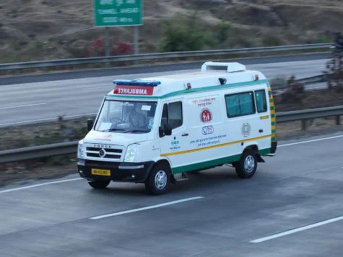 Have a dedicated lane for ambulances; Former Health Minister's suggestion to Chief Minister | ॲम्ब्युलन्ससाठी डेडिकेटेड लेन ठेवा; माजी आरोग्य मंत्र्यांची मुख्यमंत्र्यांना सूचना Have a dedicated lane for ambulances; Former Health Minister's suggestion to Chief Minister | ॲम्ब्युलन्ससाठी डेडिकेटेड लेन ठेवा; माजी आरोग्य मंत्र्यांची मुख्यमंत्र्यांना सूचना