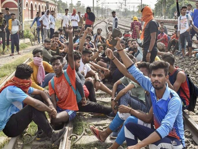 Agnipath protest: youth working hard for two years to join the indian army; suicide at hostel | अग्निपथ वाद: सैन्यात भरतीसाठी दोन वर्षे जीवतोड मेहनत घेत होता; तरुणाची आत्महत्या Agnipath protest: youth working hard for two years to join the indian army; suicide at hostel | अग्निपथ वाद: सैन्यात भरतीसाठी दोन वर्षे जीवतोड मेहनत घेत होता; तरुणाची आत्महत्या