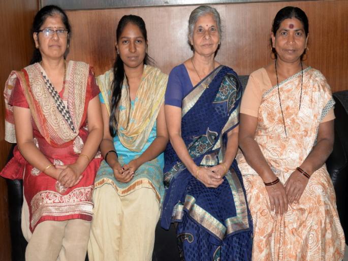 Navatri special: We also get the satisfaction when they smile | Navatri special : 'त्यांच्या' चेहऱ्यावर हसू आले की आम्हालाही आपोआपच समाधान वाटते