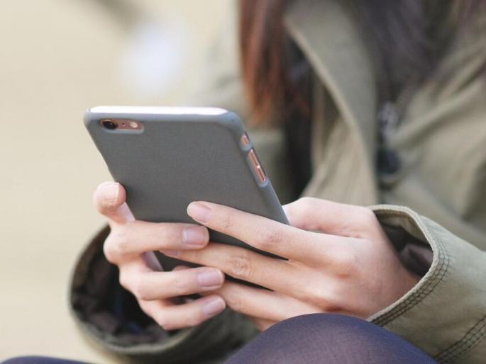 Crime News Badlapur: minor girl left home for a friend of mobile Game and reached West Bengal | Crime News Badlapur: मोबाईल गेमच्या नाद! अल्पवयीन मुलीने मित्रासाठी घर सोडले, पोहोचली पश्चिम बंगालला Crime News Badlapur: minor girl left home for a friend of mobile Game and reached West Bengal | Crime News Badlapur: मोबाईल गेमच्या नाद! अल्पवयीन मुलीने मित्रासाठी घर सोडले, पोहोचली पश्चिम बंगालला