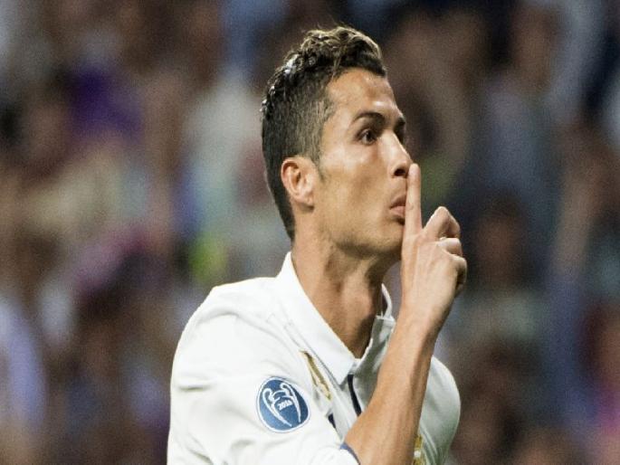 Ronaldo celebrated his century | रोनाल्डोने साजरे केले विजयी शतक Ronaldo celebrated his century | रोनाल्डोने साजरे केले विजयी शतक