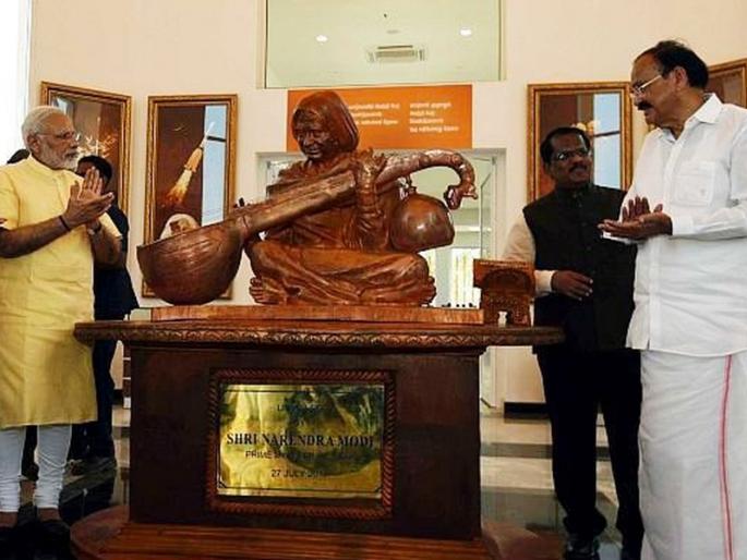 kalaama-yaancayaa-pautalayaajavala-bhagavadagaitaa-thaevalayaanan-vaada | कलाम यांच्या पुतळ्याजवळ भगवद्गीता ठेवल्यानं वाद  kalaama-yaancayaa-pautalayaajavala-bhagavadagaitaa-thaevalayaanan-vaada | कलाम यांच्या पुतळ्याजवळ भगवद्गीता ठेवल्यानं वाद