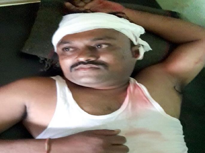 Tourists injured when they were traveling in Ambalite selfie | आंबोलीत सेल्फी काढताना पडून पर्यटक जखमी Tourists injured when they were traveling in Ambalite selfie | आंबोलीत सेल्फी काढताना पडून पर्यटक जखमी