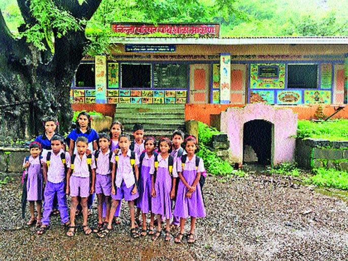 savangadayaancayaa-athavanainnai-tayaancayaa-daolayaanta-taralalae-asarauu | सवंगड्यांच्या आठवणींनी त्यांच्या डोळ्यांत तरळले अश्रू