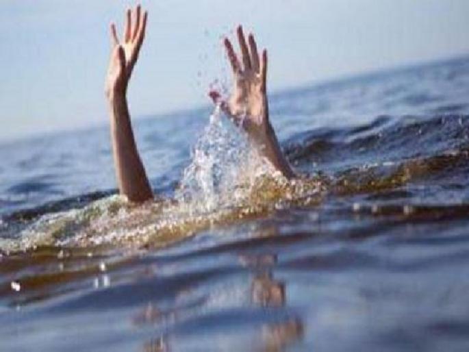 young man drowned in the river to immerse his mother's bone | आईच्या अस्थींचं विसर्जन करण्यासाठी गेलेल्या तरूणाचा नदीत बुडून मृत्यू young man drowned in the river to immerse his mother's bone | आईच्या अस्थींचं विसर्जन करण्यासाठी गेलेल्या तरूणाचा नदीत बुडून मृत्यू