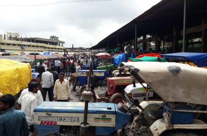 Parbhani: Soyabean of farmers got the price of Rs 3341 | परभणी : शेतकऱ्यांच्या सोयाबीनला मिळाला ३३४१ रुपयांचा भाव