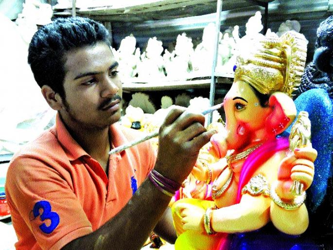 Birthday of Ganeshotsav in Borli Pancham; The work of the final stage of the sculptors continues, the crowd in the market | बोर्ली पंचतनमध्ये गणेशोत्सवाची लगबग; मूर्तिकारांचे शेवटच्या टप्प्यातील काम सुरू, बाजारपेठेत गर्दी Birthday of Ganeshotsav in Borli Pancham; The work of the final stage of the sculptors continues, the crowd in the market | बोर्ली पंचतनमध्ये गणेशोत्सवाची लगबग; मूर्तिकारांचे शेवटच्या टप्प्यातील काम सुरू, बाजारपेठेत गर्दी