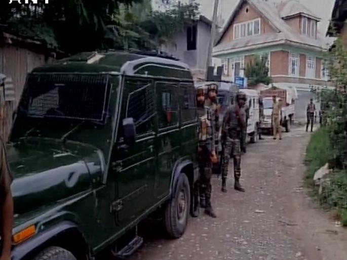 Jammu Kashmir: One of the protesters died, 6 injured in army firing | जम्मू काश्मीर : लष्कराच्या गोळीबारात एका निदर्शकाचा मृत्यू, 6 जखमी Jammu Kashmir: One of the protesters died, 6 injured in army firing | जम्मू काश्मीर : लष्कराच्या गोळीबारात एका निदर्शकाचा मृत्यू, 6 जखमी