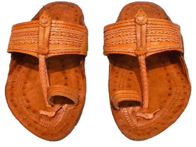 ... now specially kolhapuri chapla for young men! | ...आता तरुणींसाठी खास कोल्हापुरी चपला! ... now specially kolhapuri chapla for young men! | ...आता तरुणींसाठी खास कोल्हापुरी चपला!