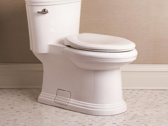 Do not want toilets on reserved seats, do not let the hygiene of India clean | राखीव जागेवर शौचालय नको, ‘स्वच्छ भारत’ची सबब पुढे करू नये Do not want toilets on reserved seats, do not let the hygiene of India clean | राखीव जागेवर शौचालय नको, ‘स्वच्छ भारत’ची सबब पुढे करू नये