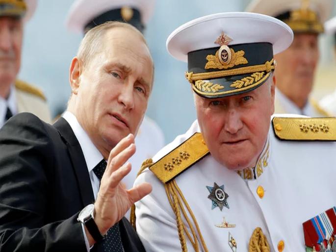 Vladimir Putin expels 755 us diplomats from russia | अमेरिका-रशियात तणाव; 755 अमेरिकी राजनैतिक अधिका-यांनी रशिया सोडावं: पुतिन Vladimir Putin expels 755 us diplomats from russia | अमेरिका-रशियात तणाव; 755 अमेरिकी राजनैतिक अधिका-यांनी रशिया सोडावं: पुतिन
