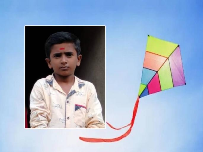 A 12-year-old boy from Dharangaon died after falling into a well while flying a kite | पतंग उडविताना विहिरीत पडल्याने एकुलत्या एक मुलाचा मृत्यू A 12-year-old boy from Dharangaon died after falling into a well while flying a kite | पतंग उडविताना विहिरीत पडल्याने एकुलत्या एक मुलाचा मृत्यू