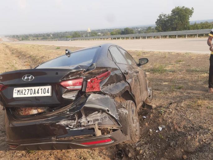   A car has met with an accident on Phase 7 of Samriddhi and three have been injured   | समृद्धीच्या फेज ७ वर कारला अपघात; तिघे जखमी, विझोरा शिवारातील घटना