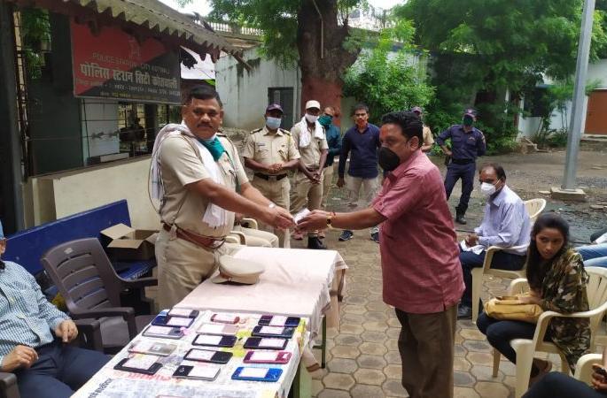 Complainants return stolen goods worth Rs 80 lakh! | चोरीस गेलेला ८० लाखांचा मुद्देमाल तक्रारदारांना केला परत!