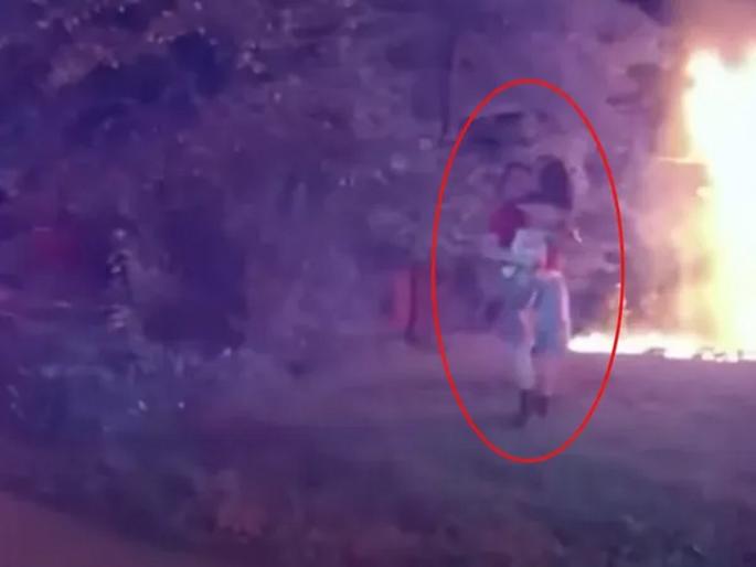 A delivery boy in America has saved the lives of 5 children from a house fire | डिलिव्हरी बॉय बनला देवदूत! आग लागलेल्या घरात शिरून ५ चिमुकल्यांचा वाचवला जीव A delivery boy in America has saved the lives of 5 children from a house fire | डिलिव्हरी बॉय बनला देवदूत! आग लागलेल्या घरात शिरून ५ चिमुकल्यांचा वाचवला जीव