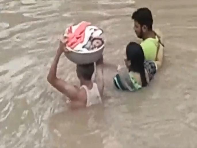 A father pulled out his son trapped in flood waters in Telangana in peddapalli district, watch video | VIDEO: बाप तो बापच! मुलाला डोक्यावर घेऊन बापाचा पुरातून जीवघेणा प्रवास A father pulled out his son trapped in flood waters in Telangana in peddapalli district, watch video | VIDEO: बाप तो बापच! मुलाला डोक्यावर घेऊन बापाचा पुरातून जीवघेणा प्रवास
