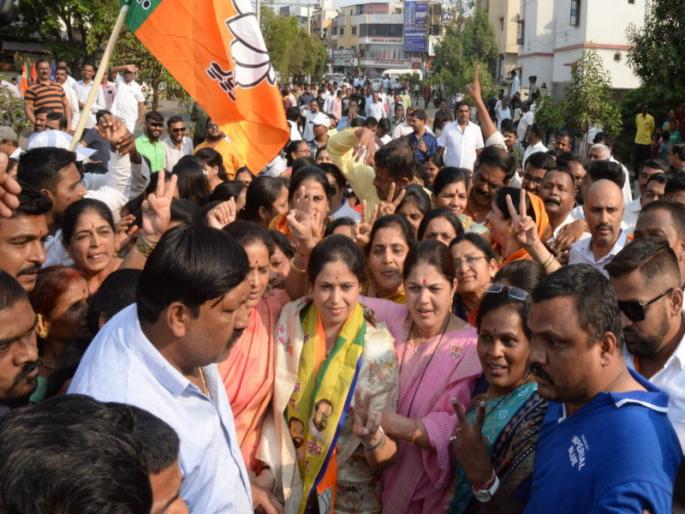 'Lotus' again in Chinchwad; Ashwini Jagtap wins; Rahul Kalat's rebellion 'thorns' in Nana's path! | Chinchwad Byelection Result: चिंचवडमधे पुन्हा 'कमळ'; अश्विनी जगताप विजयी; राहुल कलाटेंच्या बंडखोरीने नानांच्या मार्गात 'काटे'! 'Lotus' again in Chinchwad; Ashwini Jagtap wins; Rahul Kalat's rebellion 'thorns' in Nana's path! | Chinchwad Byelection Result: चिंचवडमधे पुन्हा 'कमळ'; अश्विनी जगताप विजयी; राहुल कलाटेंच्या बंडखोरीने नानांच्या मार्गात 'काटे'!