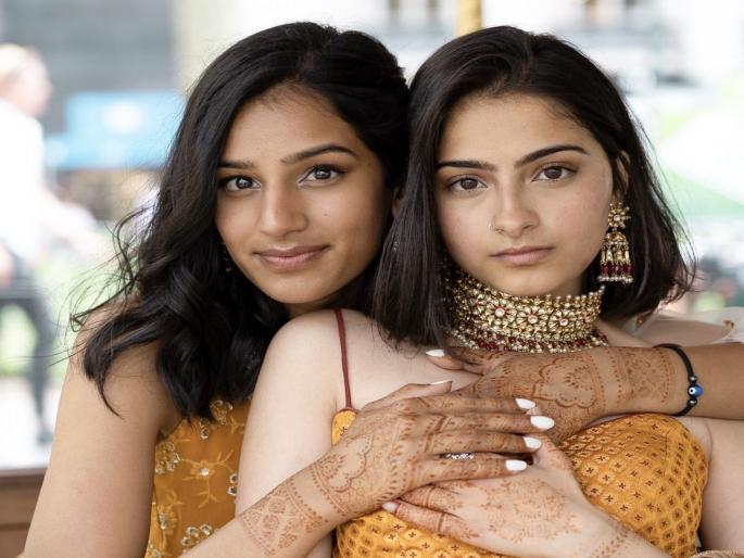 America love story of sundas malik and anjali chakra lesbian couple from pakistan and india goes viral on internet | दोन तरूणींचं रोमॅन्टिक फोटोशूट; एक भारतीय तर दुसरी पाकिस्तानी America love story of sundas malik and anjali chakra lesbian couple from pakistan and india goes viral on internet | दोन तरूणींचं रोमॅन्टिक फोटोशूट; एक भारतीय तर दुसरी पाकिस्तानी