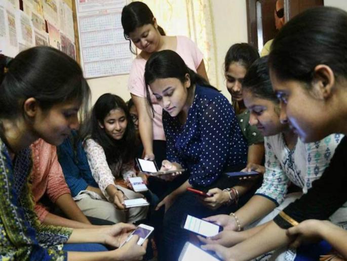 this year 92.97 percent result of class12th examination in solapur district | मुलांच्या तुलनेत मुलीच वरचढ; बारावी परीक्षेत सोलापूर जिल्ह्याचा निकाल ९२.९७ टक्के this year 92.97 percent result of class12th examination in solapur district | मुलांच्या तुलनेत मुलीच वरचढ; बारावी परीक्षेत सोलापूर जिल्ह्याचा निकाल ९२.९७ टक्के