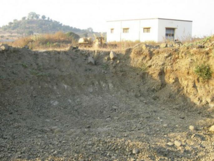 Illegal moor fodder in Chincholi Kati area near industrial colony of Solapur! | सोलापूरच्या औद्योगिक वसाहतजवळील चिंचोलीकाटी परिसरात बेकायदेशीर मुरूम उपसा सुरू! Illegal moor fodder in Chincholi Kati area near industrial colony of Solapur! | सोलापूरच्या औद्योगिक वसाहतजवळील चिंचोलीकाटी परिसरात बेकायदेशीर मुरूम उपसा सुरू!