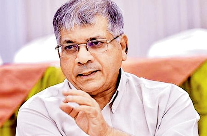 Narendra Modi should provide backward class certificate: Prakash Ambedkar | नरेंद्र मोदींनी मागासवर्गीय असलेलं प्रमाणपत्र दाखवावं : प्रकाश आंबेडकर Narendra Modi should provide backward class certificate: Prakash Ambedkar | नरेंद्र मोदींनी मागासवर्गीय असलेलं प्रमाणपत्र दाखवावं : प्रकाश आंबेडकर