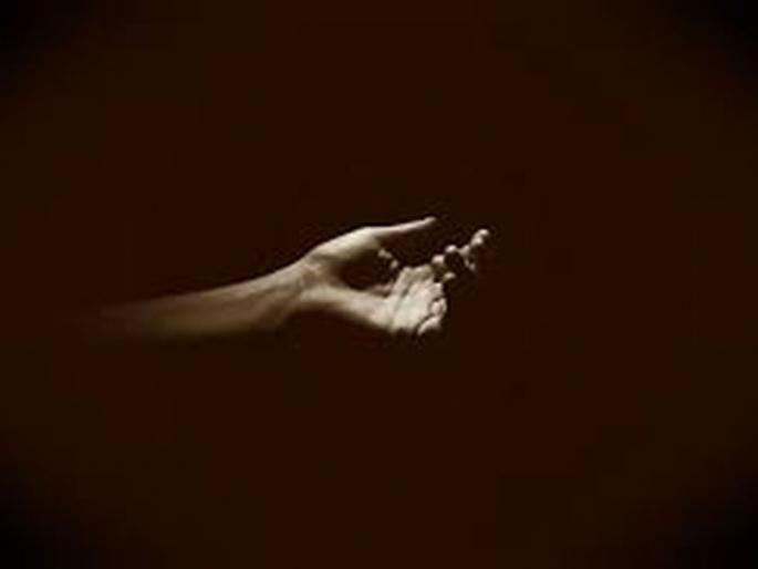 A teacher Attempts to poison in the education officer office | शिक्षणाधिकाऱ्यांच्या कक्षात शिक्षकाचा विष घेण्याचा प्रयत्न A teacher Attempts to poison in the education officer office | शिक्षणाधिकाऱ्यांच्या कक्षात शिक्षकाचा विष घेण्याचा प्रयत्न