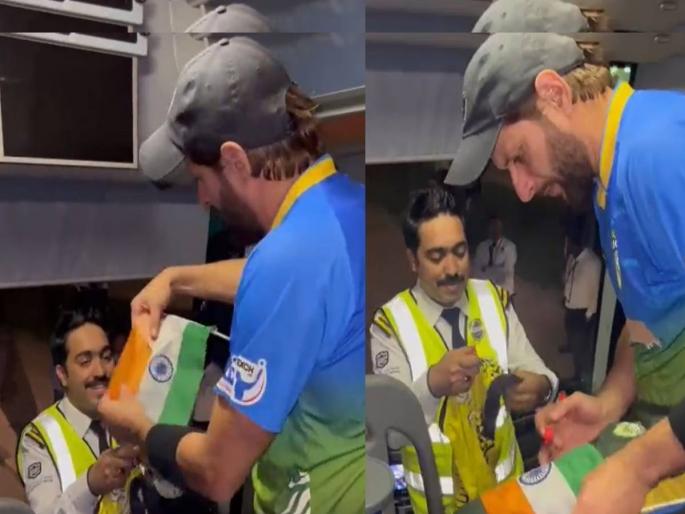 A video of former Pakistan captain Shahid Afridi autograph on the Indian flag during legends league cricket 2023 is going viral  | VIDEO: आफ्रिदीने भारताच्या 'तिरंग्या'वर दिला ऑटोग्राफ; पाकिस्तानच्या खेळाडूच्या कृतीनं जिंकली मनं