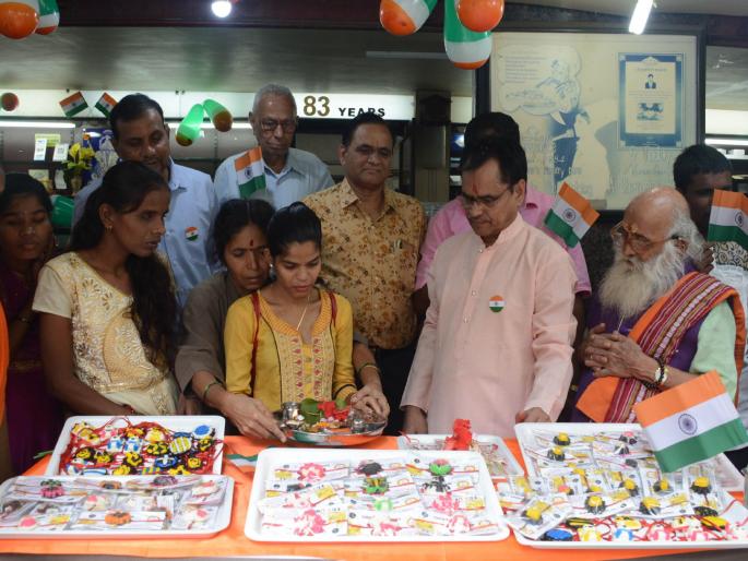rakhi for solider deployed in jammu- kashnir ; initiative by amhi punekar organisation | जम्मू- काश्मिरमधील जवानांसाठी अनाेख्या राख्या ; आम्ही पुणेकर संस्थेचा उपक्रम rakhi for solider deployed in jammu- kashnir ; initiative by amhi punekar organisation | जम्मू- काश्मिरमधील जवानांसाठी अनाेख्या राख्या ; आम्ही पुणेकर संस्थेचा उपक्रम