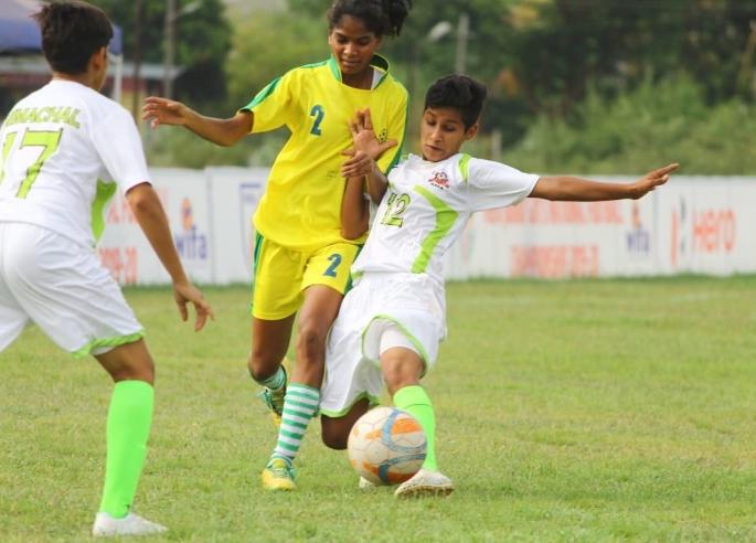 Himachal girls played well in football match | हिमाचलच्या मुलींची धमाल! Himachal girls played well in football match | हिमाचलच्या मुलींची धमाल!