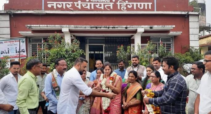 Sena's support to BJP in Hingana in Nagpur district | नागपूर जिल्ह्यातील हिंगण्यात सेनेची भाजपला साथ Sena's support to BJP in Hingana in Nagpur district | नागपूर जिल्ह्यातील हिंगण्यात सेनेची भाजपला साथ