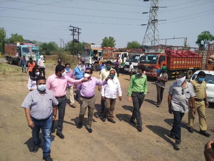 Onion, potato, garlic and ginger coming to Wardha district will be sterilized | वर्धा जिल्ह्यात येणारा कांदा, बटाटा, लसूण आणि आले उतरणार गावाबाहेर; होणार निर्जंतुकीकरण Onion, potato, garlic and ginger coming to Wardha district will be sterilized | वर्धा जिल्ह्यात येणारा कांदा, बटाटा, लसूण आणि आले उतरणार गावाबाहेर; होणार निर्जंतुकीकरण