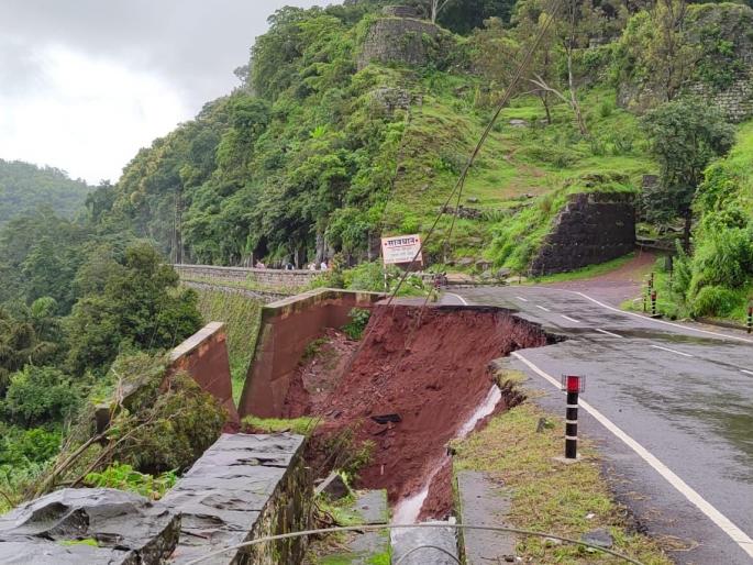 Rain In Kolhapur: road to Panhala was damage; road was closed | Rain In Kolhapur: पन्हाळ्यावर येणारा एकमेव रस्ता खचला; मार्गच बंद झाला Rain In Kolhapur: road to Panhala was damage; road was closed | Rain In Kolhapur: पन्हाळ्यावर येणारा एकमेव रस्ता खचला; मार्गच बंद झाला