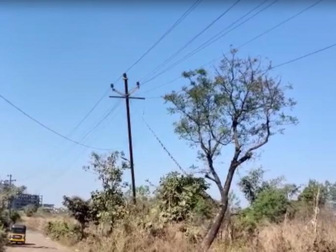 The power system set up in 1982 has not been improved yet; Locals fear for their lives karjat | १९८२ साली उभारलेल्या वीज यंत्रणेत अद्याप सुधारणा नाही; जीवावर बेतण्याची स्थानिकांना भीती The power system set up in 1982 has not been improved yet; Locals fear for their lives karjat | १९८२ साली उभारलेल्या वीज यंत्रणेत अद्याप सुधारणा नाही; जीवावर बेतण्याची स्थानिकांना भीती