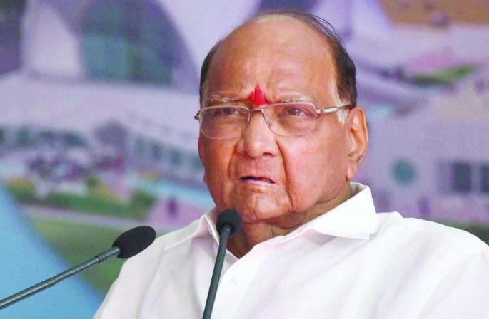 Sharad Pawar's meeting at the office or outside of the hall | शरद पवारांची कार्यालयात बैठक अन् सभागृहाबाहेर कार्यकर्त्यांमध्ये राडा