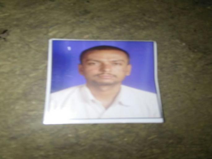 The body of Bhadli, who was buried as unavoidable, was lifted | बेवारस म्हणून दफन केलेल्या भादलीच्या तरुणाचा मृतदेह उकरला The body of Bhadli, who was buried as unavoidable, was lifted | बेवारस म्हणून दफन केलेल्या भादलीच्या तरुणाचा मृतदेह उकरला