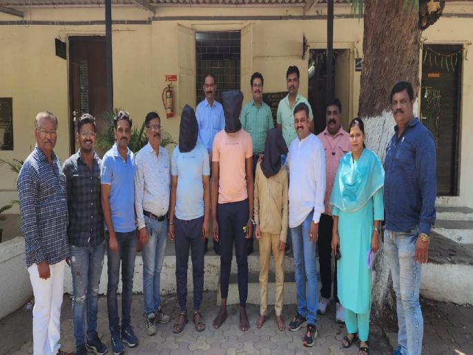 Rickshaw driver jailed with two Nigerians for selling cocaine; 61 lakh worth of goods seized | कोकेन विक्रीसाठी आलेल्या दोघा नायजेरियनसह रिक्षाचालक जेरबंद ; ६१ लाखांचा मुद्देमाल जप्त Rickshaw driver jailed with two Nigerians for selling cocaine; 61 lakh worth of goods seized | कोकेन विक्रीसाठी आलेल्या दोघा नायजेरियनसह रिक्षाचालक जेरबंद ; ६१ लाखांचा मुद्देमाल जप्त