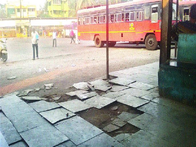 ST Depot No Problem, Problems with Passengers in Alibaug | एसटी आगार नव्हे समस्यांचे भांडार, अलिबागमध्ये प्रवाशांची गैरसोय ST Depot No Problem, Problems with Passengers in Alibaug | एसटी आगार नव्हे समस्यांचे भांडार, अलिबागमध्ये प्रवाशांची गैरसोय