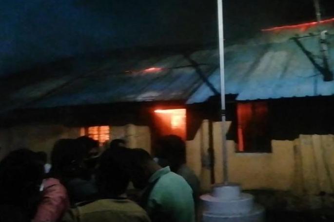 A huge fire broke out in Arvi tehsil office premises in Wardha district | वर्धा जिल्ह्यातील आर्वी तहसील कार्यालय परिसरात भीषण आग A huge fire broke out in Arvi tehsil office premises in Wardha district | वर्धा जिल्ह्यातील आर्वी तहसील कार्यालय परिसरात भीषण आग