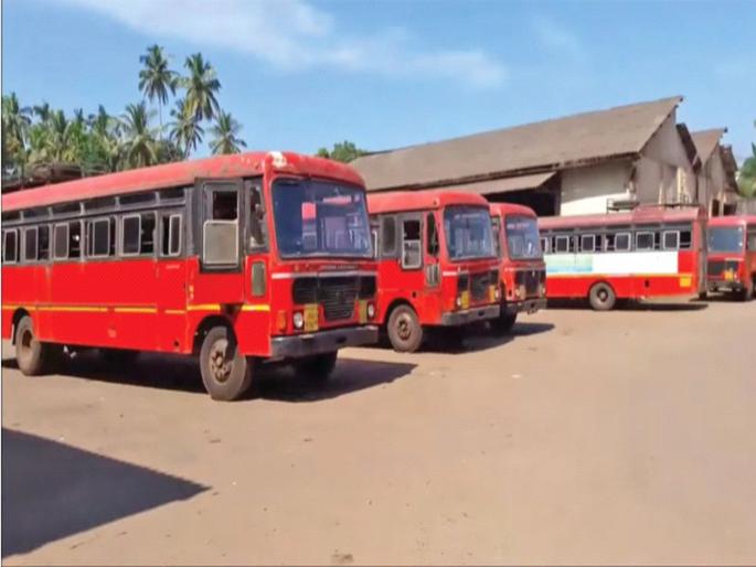 Three lakh bags of ST passengers returned | एसटीतील प्रवाशाची तीन लाखांची बॅग परत; लाख’मोलाचा प्रामाणिकपणा Three lakh bags of ST passengers returned | एसटीतील प्रवाशाची तीन लाखांची बॅग परत; लाख’मोलाचा प्रामाणिकपणा