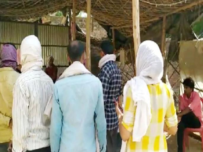 Girl commits suicide by writing suicide note at Uttar Pradesh | "आई, जिथे आयुष्य जगण्यासाठी मानसन्मान विकावा लागतो.."; सुसाइड नोट लिहून मुलीची आत्महत्या Girl commits suicide by writing suicide note at Uttar Pradesh | "आई, जिथे आयुष्य जगण्यासाठी मानसन्मान विकावा लागतो.."; सुसाइड नोट लिहून मुलीची आत्महत्या