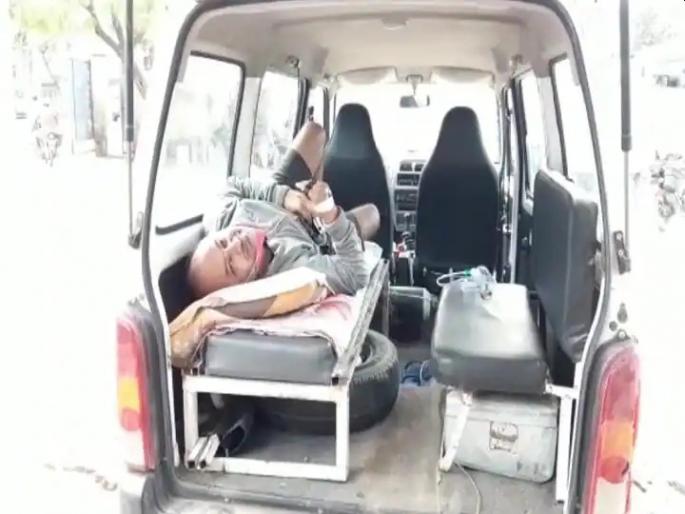 Doctor not getting bed in hospital where he was on duty during the Corona period in Bihar | डॉक्टरनं ज्या हॉस्पिटलमध्ये कोरोना काळात कर्तव्य निभावलं; आजारी पडल्यावर तिथेच बेड मिळाला नाही, मग... Doctor not getting bed in hospital where he was on duty during the Corona period in Bihar | डॉक्टरनं ज्या हॉस्पिटलमध्ये कोरोना काळात कर्तव्य निभावलं; आजारी पडल्यावर तिथेच बेड मिळाला नाही, मग...