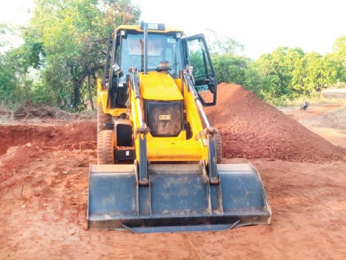 Adali MIDC in Sindhudurg district in the news due to smuggling of mineral rich soil | Sindhudurg: आडाळी एमआयडीसीतून खनिजयुक्त मातीची तस्करी, महसूल यंत्रणा चिडीचूप