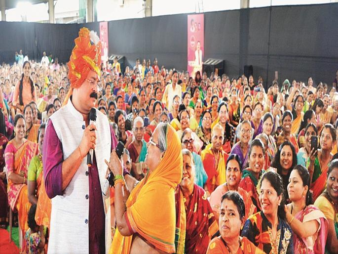 Maharashtra Assembly Election 2019 : by Saying 'Mauli ... Mauli', Aadesh Bandhekar neglect questions from women | महिलांनी समस्यांचा पाढा वाचताच 'माऊली... माऊली' म्हणत आदेश भाऊजींनी दिली बगल Maharashtra Assembly Election 2019 : by Saying 'Mauli ... Mauli', Aadesh Bandhekar neglect questions from women | महिलांनी समस्यांचा पाढा वाचताच 'माऊली... माऊली' म्हणत आदेश भाऊजींनी दिली बगल