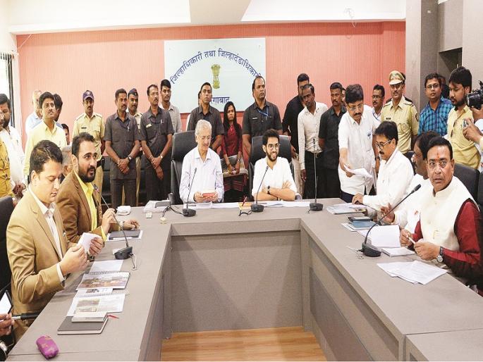 Start Movement to make the city beautiful: Aditya Thackeray | शहर स्वच्छ, सुंदर करण्यासाठी चळवळ उभारा : आदित्य ठाकरे Start Movement to make the city beautiful: Aditya Thackeray | शहर स्वच्छ, सुंदर करण्यासाठी चळवळ उभारा : आदित्य ठाकरे